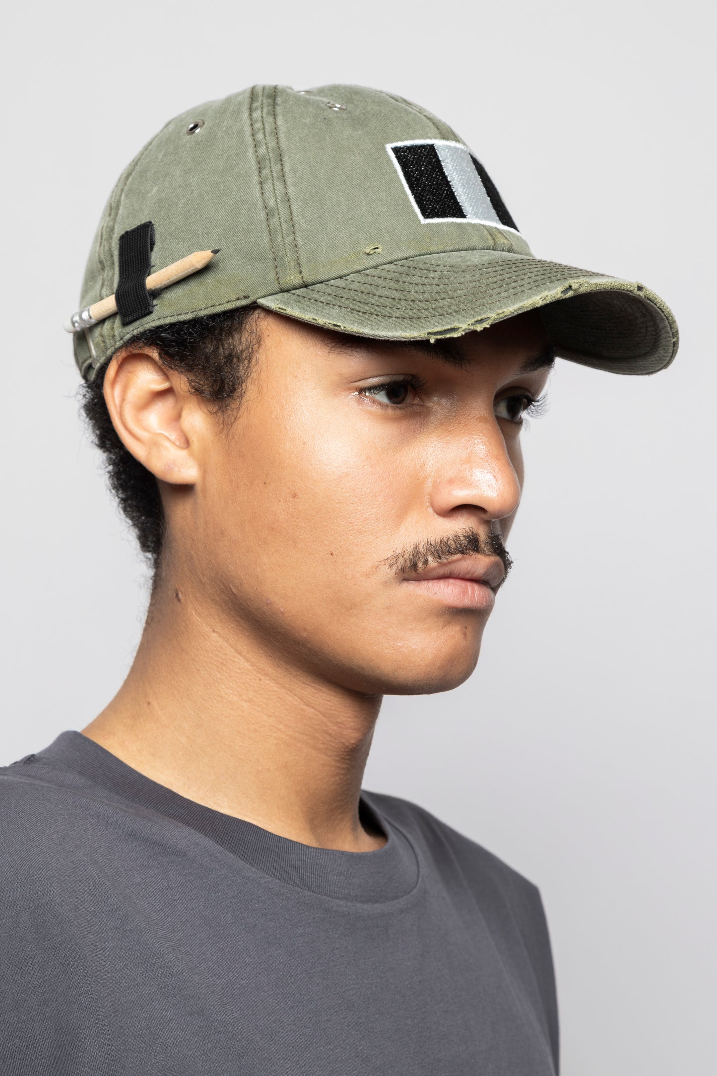 EYELETS FLAG HAT – WASHED OLIVE