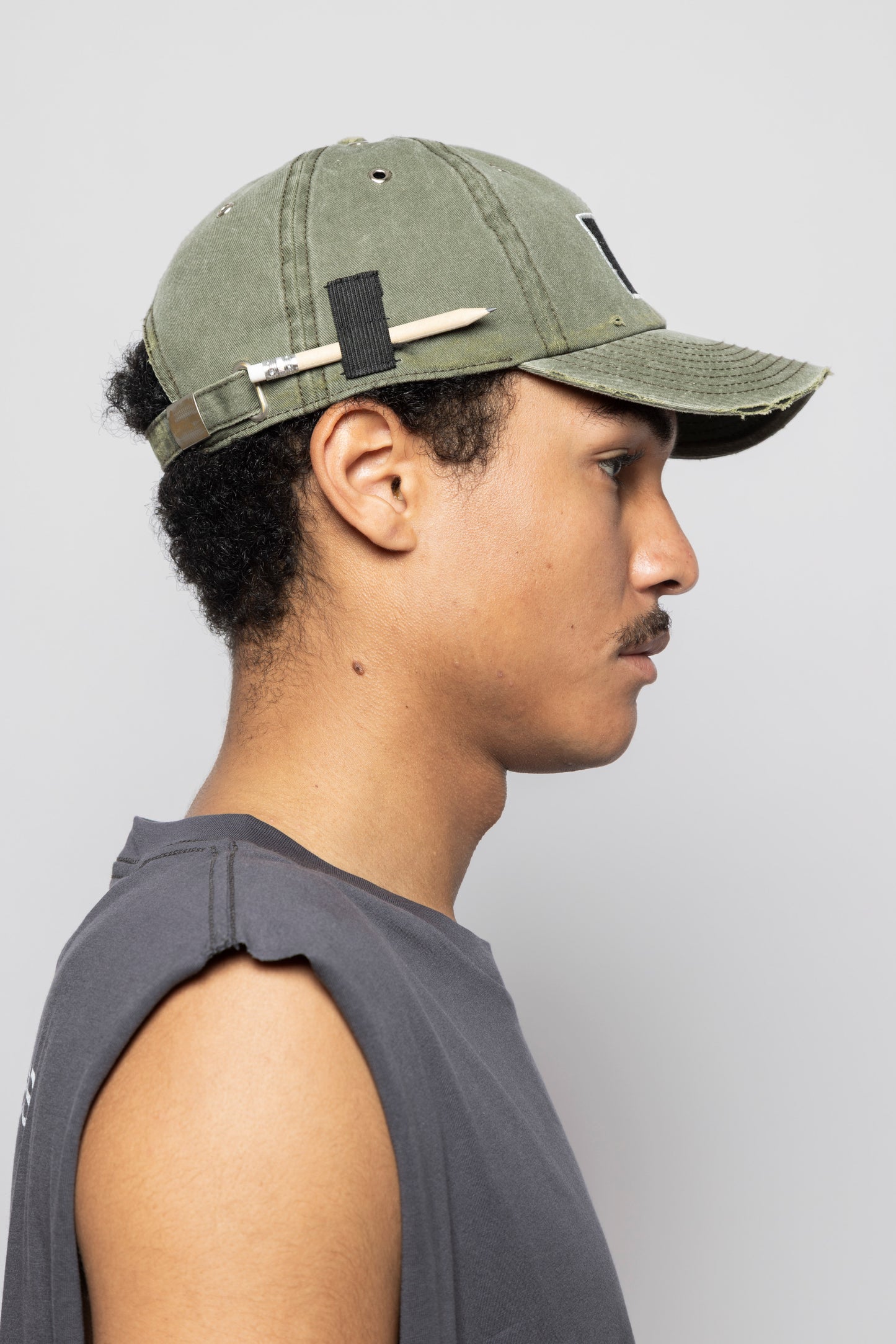 EYELETS FLAG HAT – WASHED OLIVE
