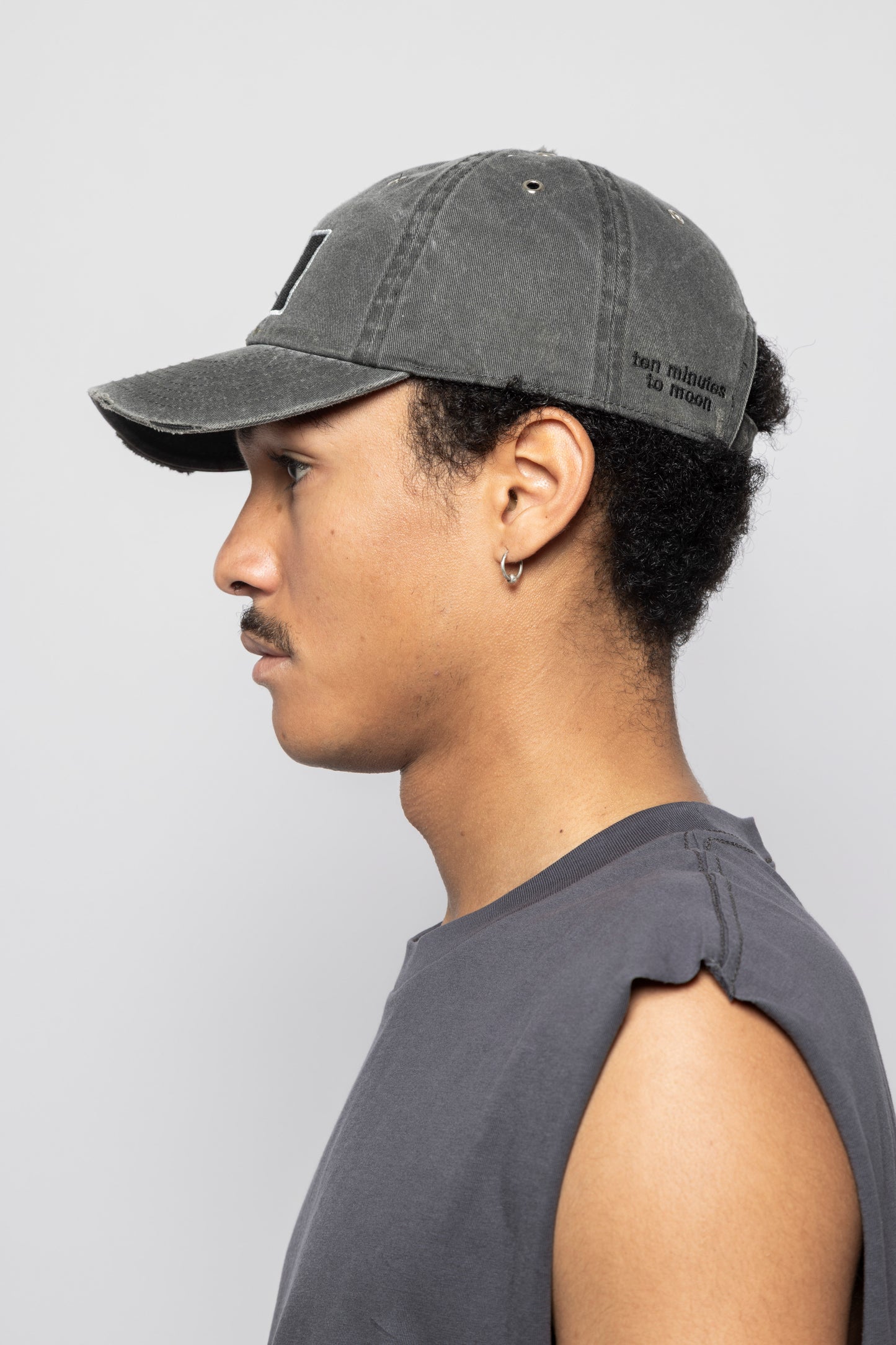EYELETS FLAG HAT – WASHED BLACK