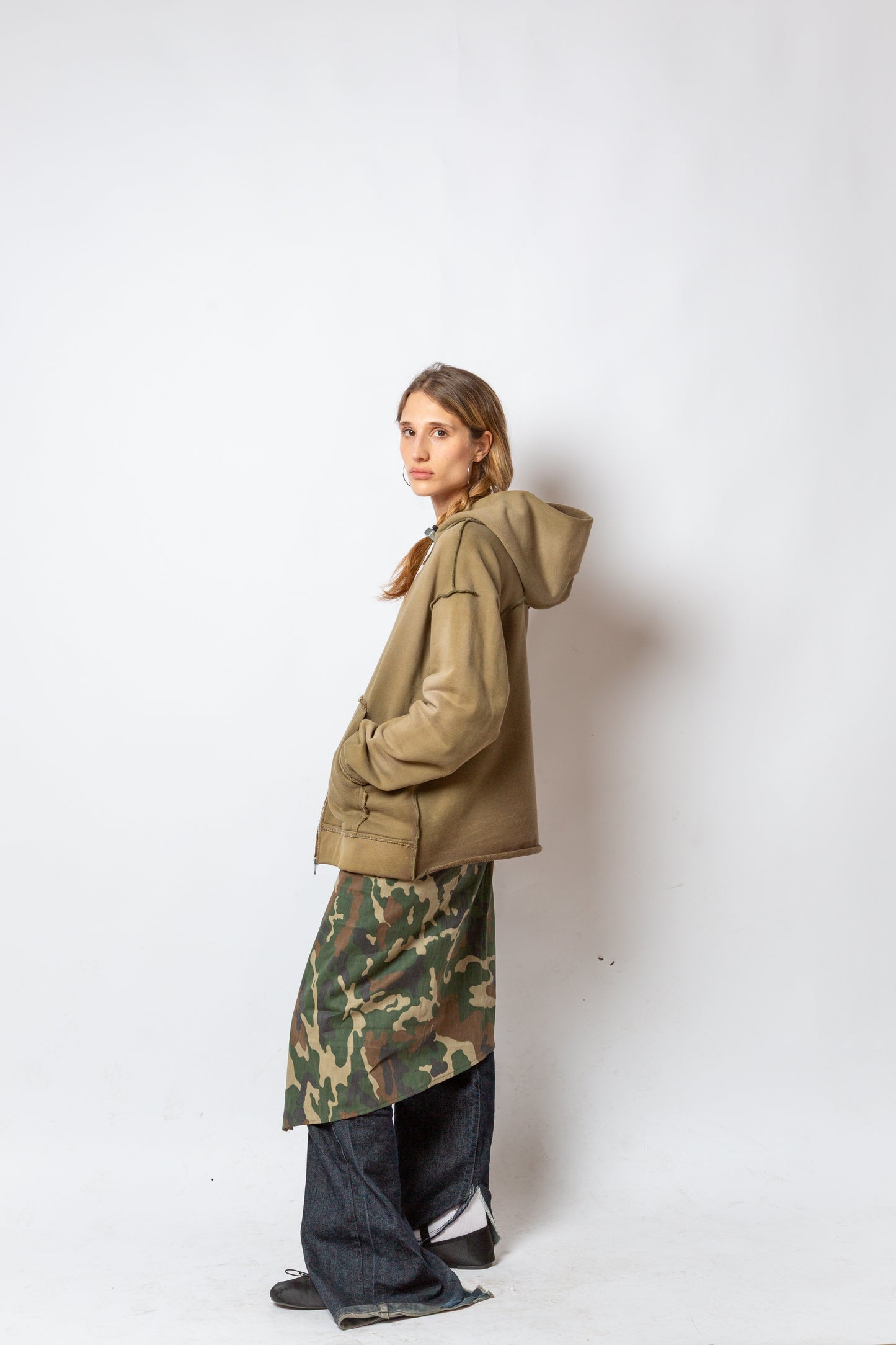 SUNFADED BRONZE ZIP UP RAW HOODIE