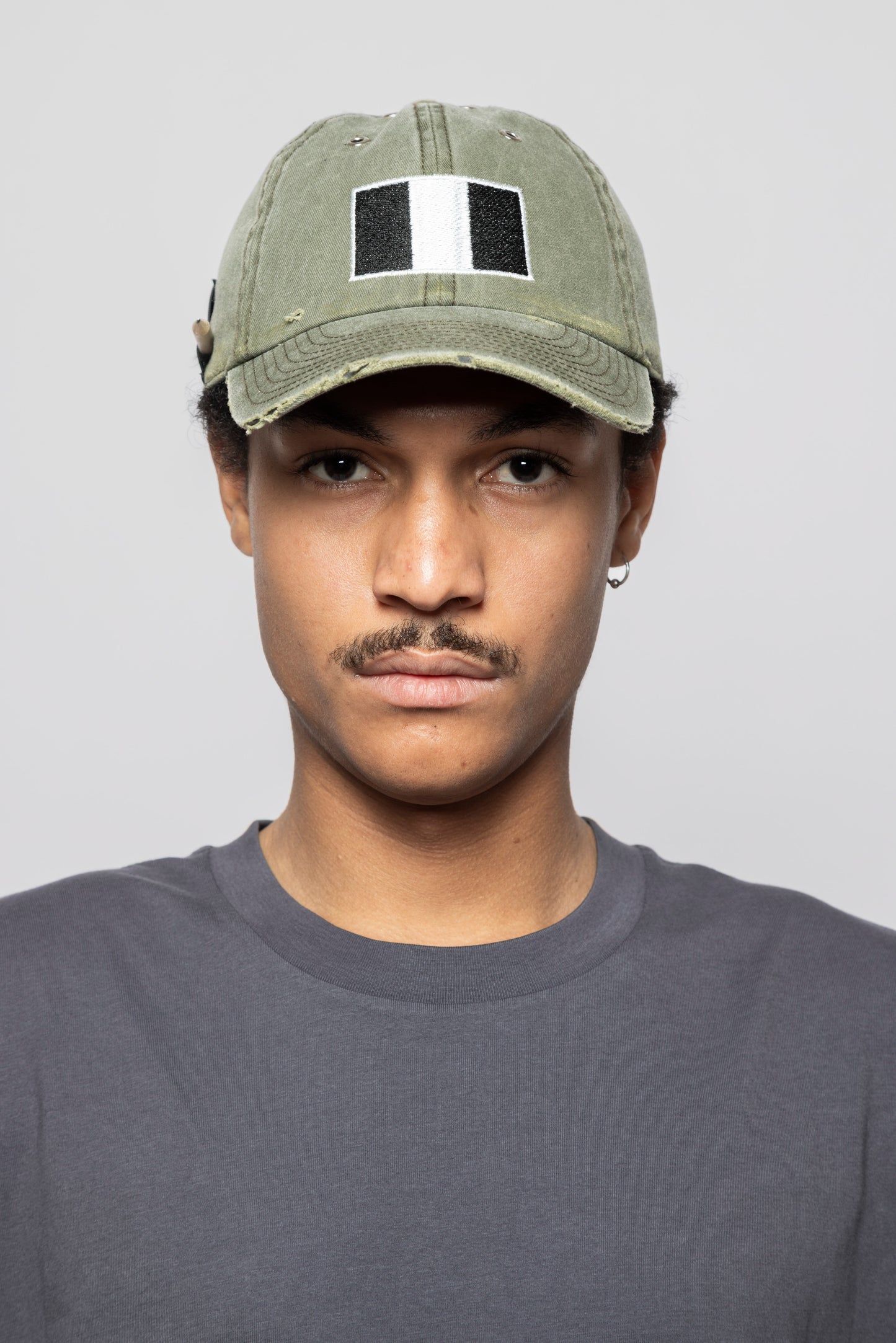 EYELETS FLAG HAT – WASHED OLIVE