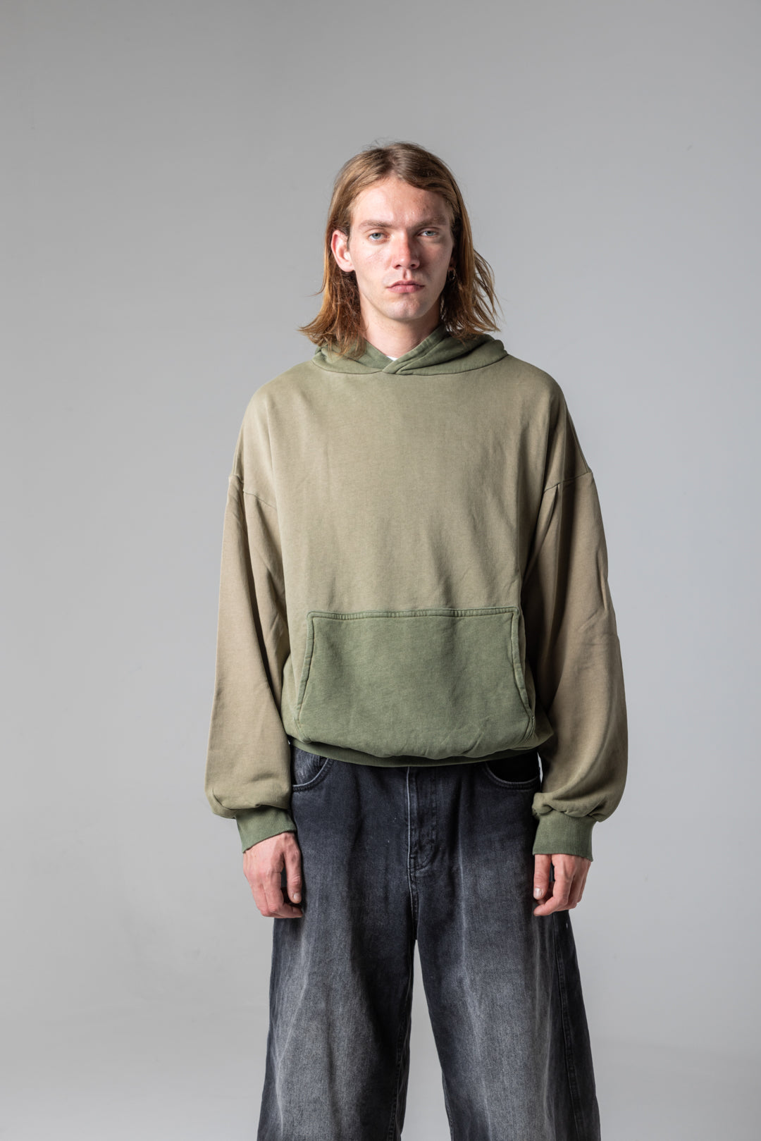 COLD-DYED CORPORATE HOODIE – GREEN