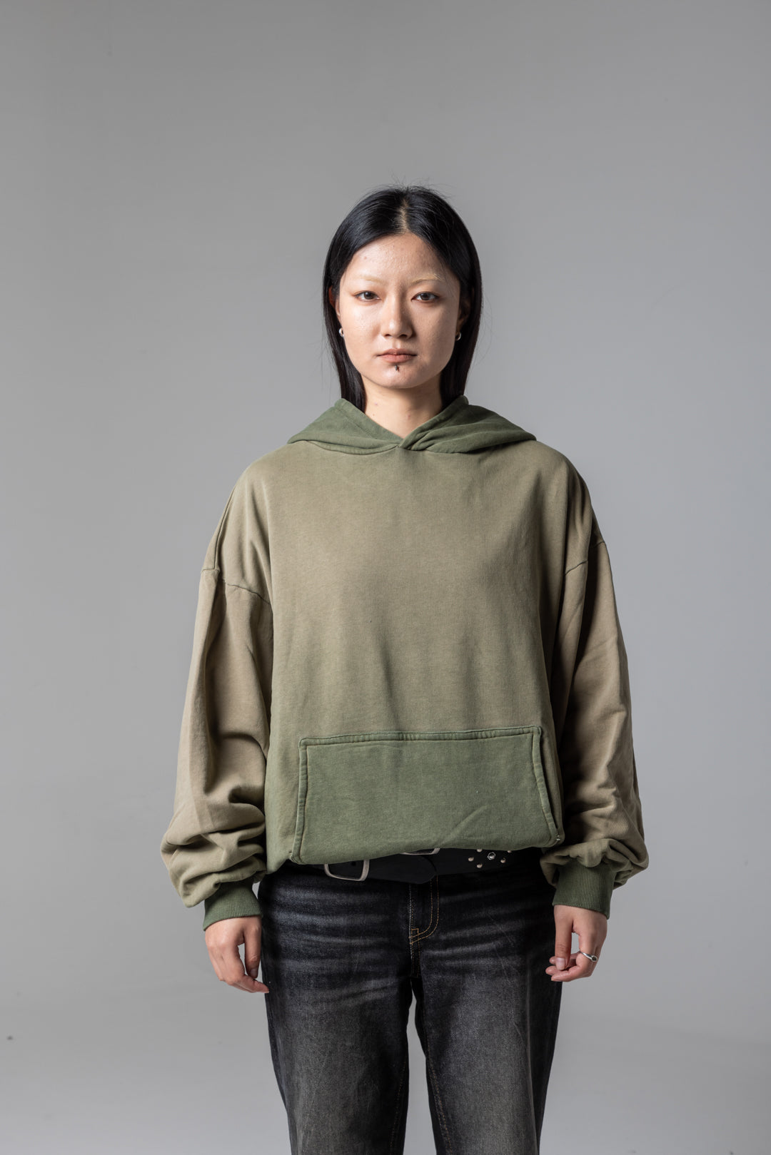 COLD-DYED CORPORATE HOODIE – GREEN