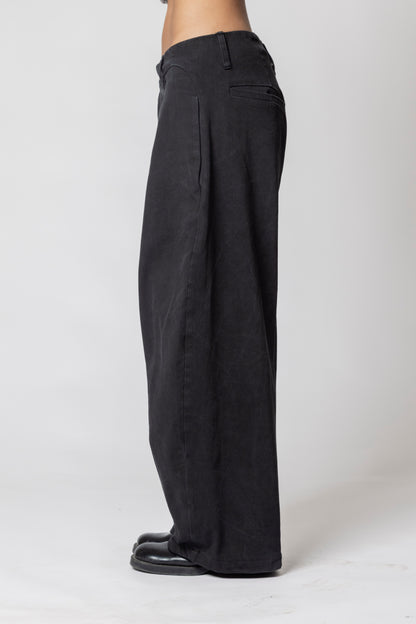 BANANA PLEATED PANT